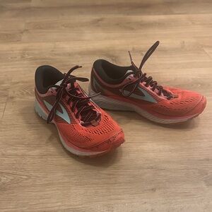 Brooks Running Sneakers